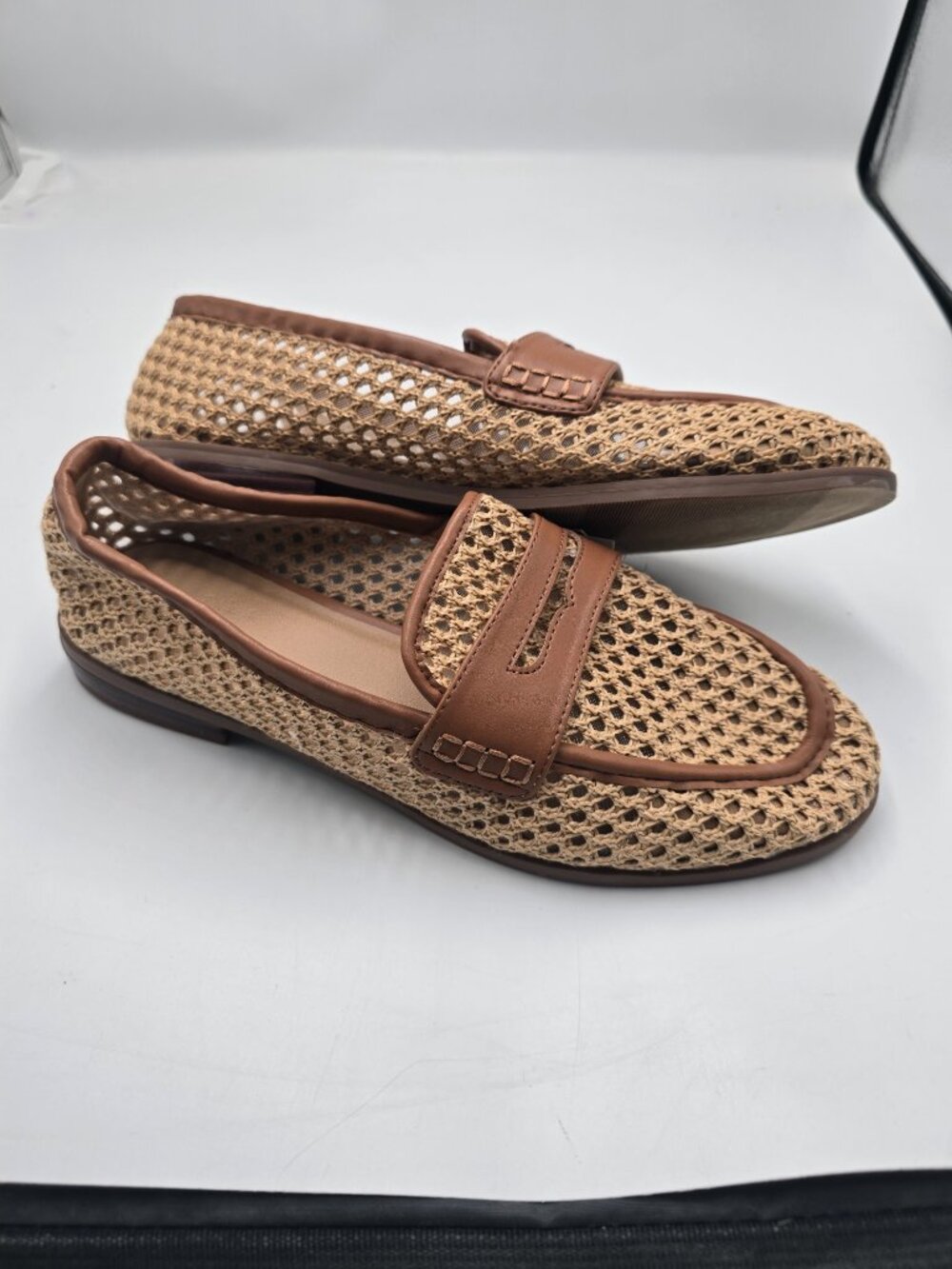 Universal Thread Flats - Picture 2 of 3